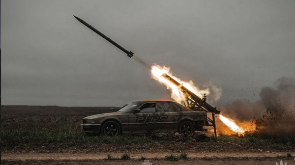 Ukrajinci pretvorili BMW Serije 7 u lanser raketa FOTO/VIDEO