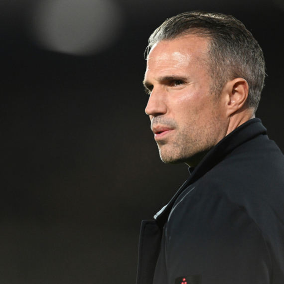 Van Persi i navijači licem u lice – neprijatno "ribanje" sa tribine VIDEO