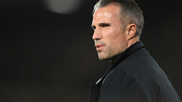 Van Persi i navijači licem u lice – neprijatno "ribanje" sa tribine VIDEO