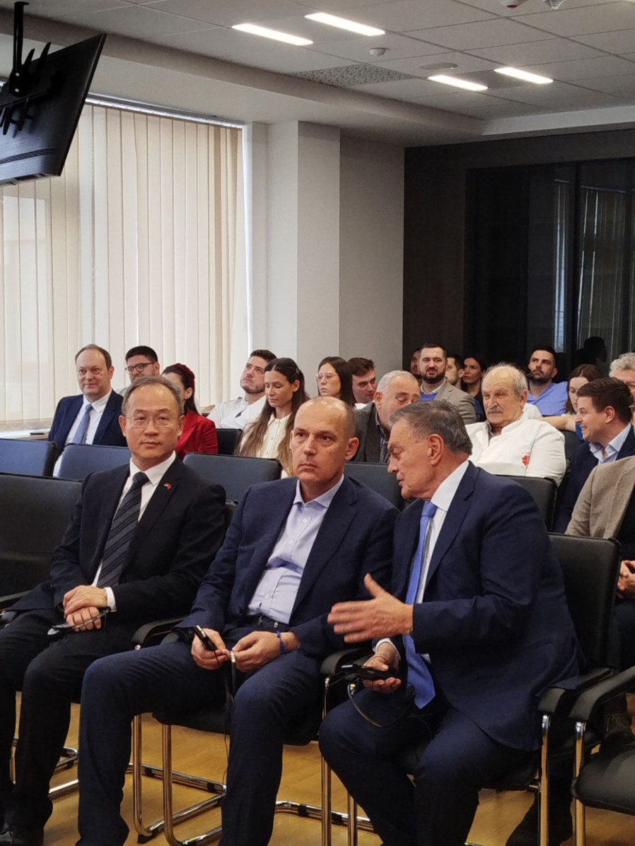 Velik podvig: U Srbiji urađena operacija na srcu uz pomoć robota; Bez krvarenja i trauma FOTO