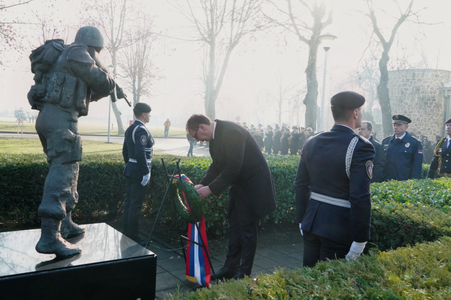 Vučić dobio priznanje od SAJ-a: Vi ste blago svake države, zahvalan sam što štitite zemlju FOTO/VIDEO