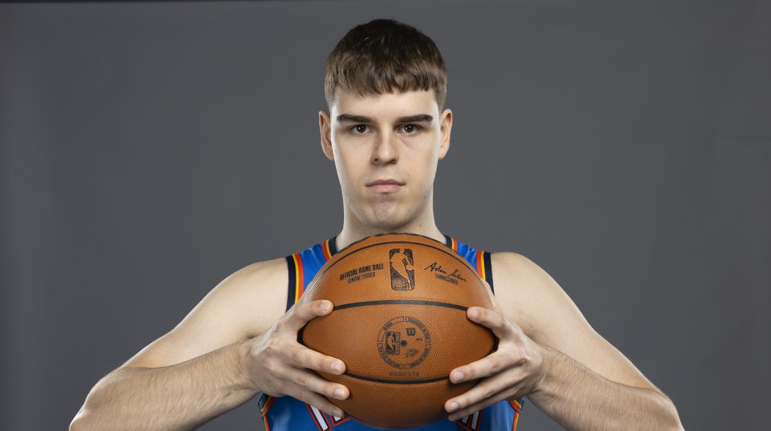 Nikola Topić posle dva meseca na terenu – bez kose, ali u prepoznatljivom prodoru! VIDEO