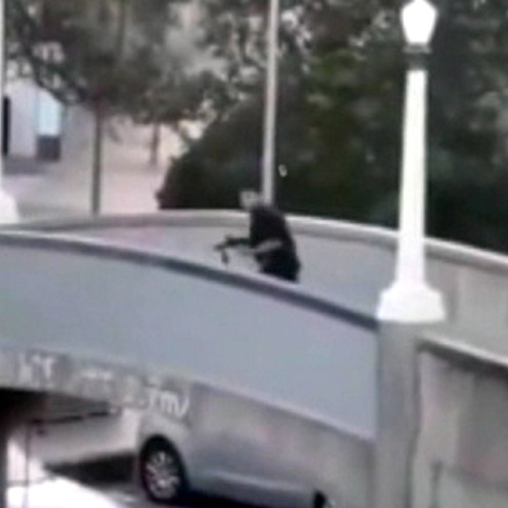 Šest minuta užasa na Bondi Biču: Kako je policajac zaustavio krvavi pohod na Bondiju FOTO/VIDEO