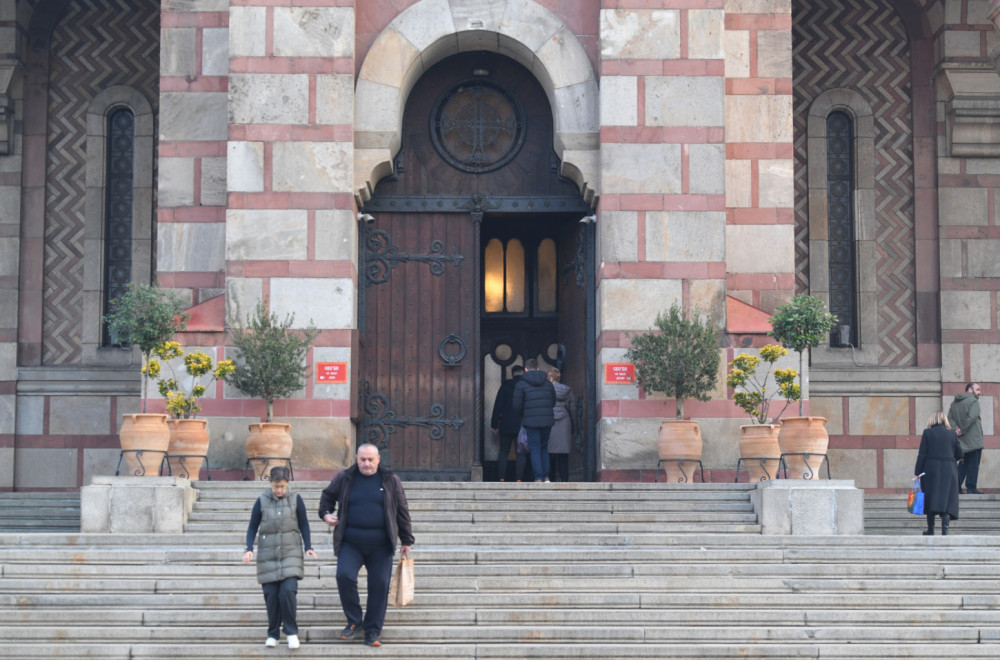 Pola Srba slavi, pola ide u goste: Od kada slavimo Svetog Nikolu VIDEO