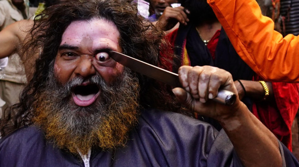 Kako izgleda najbizarniji festival na svetu: "Vade" oči, probadaju se, seku jezik ...FOTO