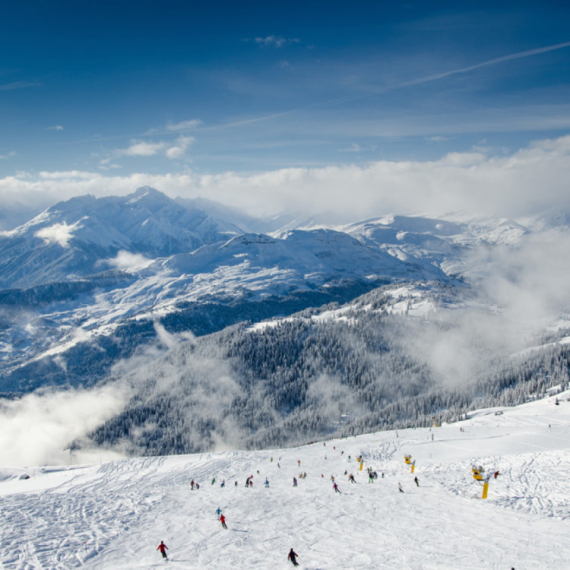 Prvi ekološki ski centar u Švajcarskoj otvara novu eru zimskog turizma i spasava skijanje