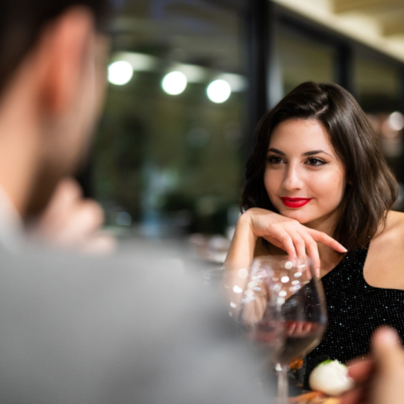 Za nju kažu da je "omiljena sponzoruša": "U redu je ako ne volite bogate muškarce, ali ja volim" VIDEO