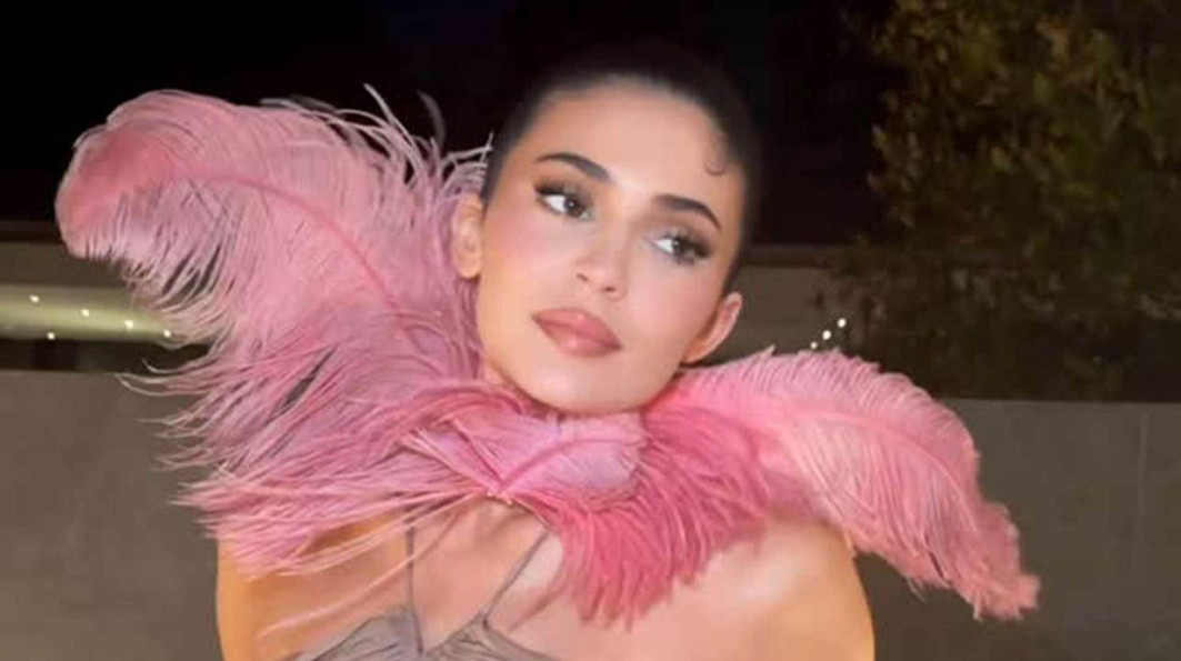 Seksi vila – njen novi nadimak: Ona je bomba i kad ne otkrije grudi FOTO/VIDEO