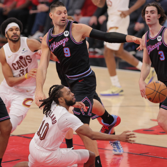 Vučevićeva simultanka u završnici srušila Kavalirse za drugu pobedu Bulsa u nizu! VIDEO