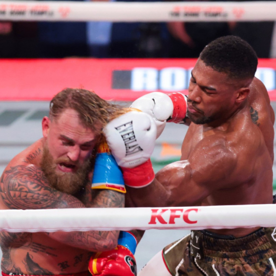 Džošua nokautirao Pola i slomio mu vilicu! VIDEO