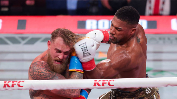 Džošua nokautirao Pola i slomio mu vilicu! VIDEO