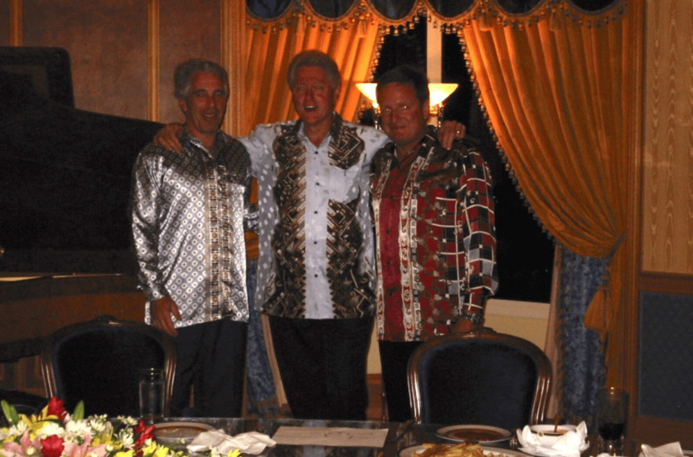 Skandalozne fotografije obilaze svet: Tramp, Džekson, Klinton u društvu Epstajna, isplivali i gnusni razgovori