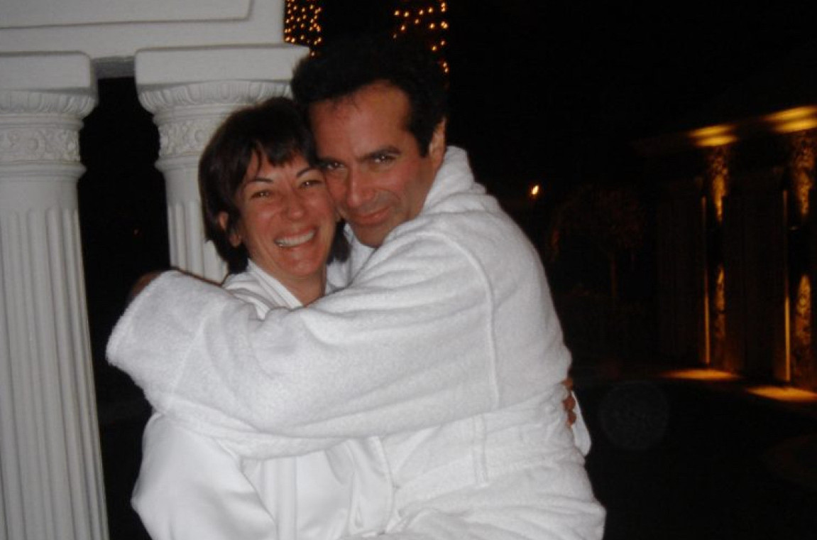 Isplivale eksplicitne fotografije Epstajnove saradnice: Razuzdana i polugola sa ovim poznatim ličnostima FOTO