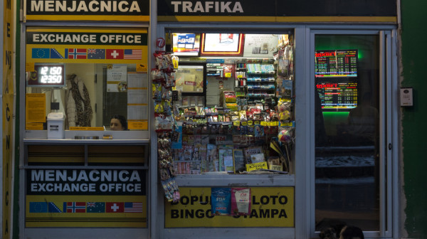 UBS: Menjački poslovi u bankama odvijaju se uobičajeno, bez ograničenja od 100 evra