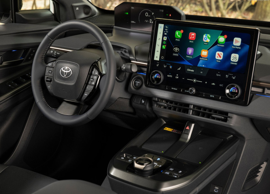 Tačskrin u automobilu je veoma opasan, ali može da bude bezbedniji! Kako?