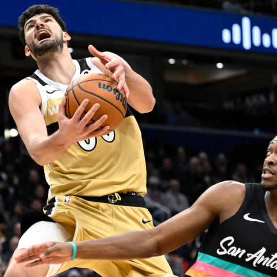 Tristan se opustio – "zalepio" Vembanjamu VIDEO