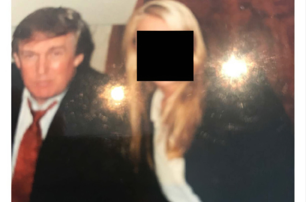 Vraćena skandalozna Trampova fotografija sa Epstajnom: Pokušali da zataškaju? FOTO