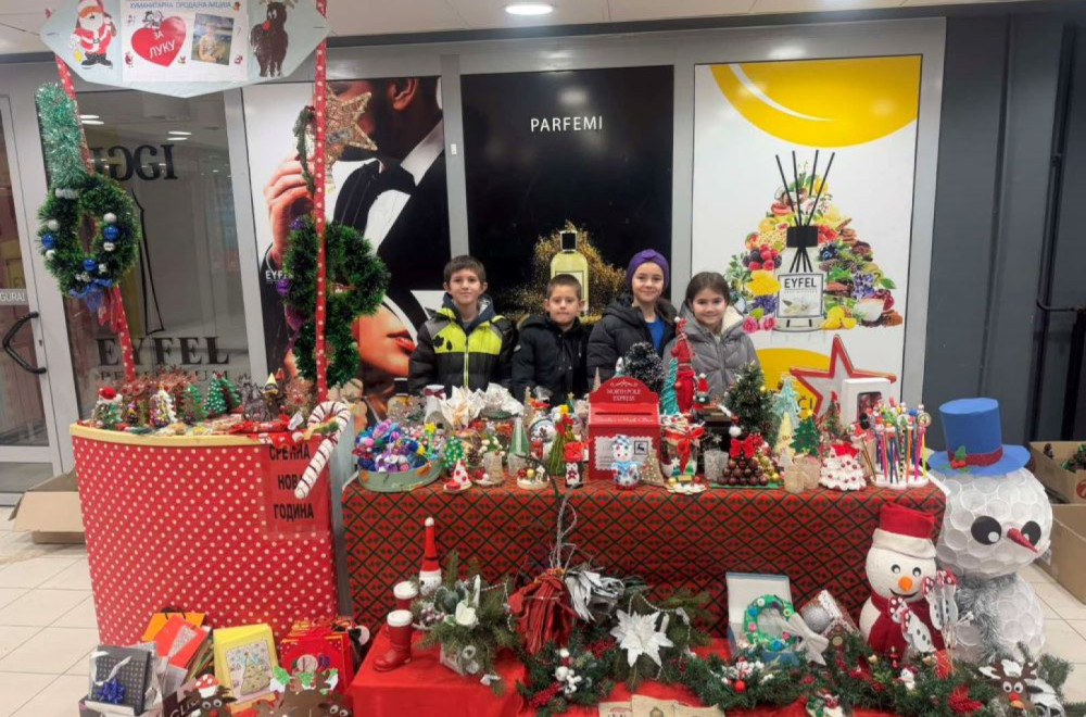 Ponovo pokazali da imaju veliko srce: Osnovci iz Preljine organizovali novogodišnju izložbu FOTO