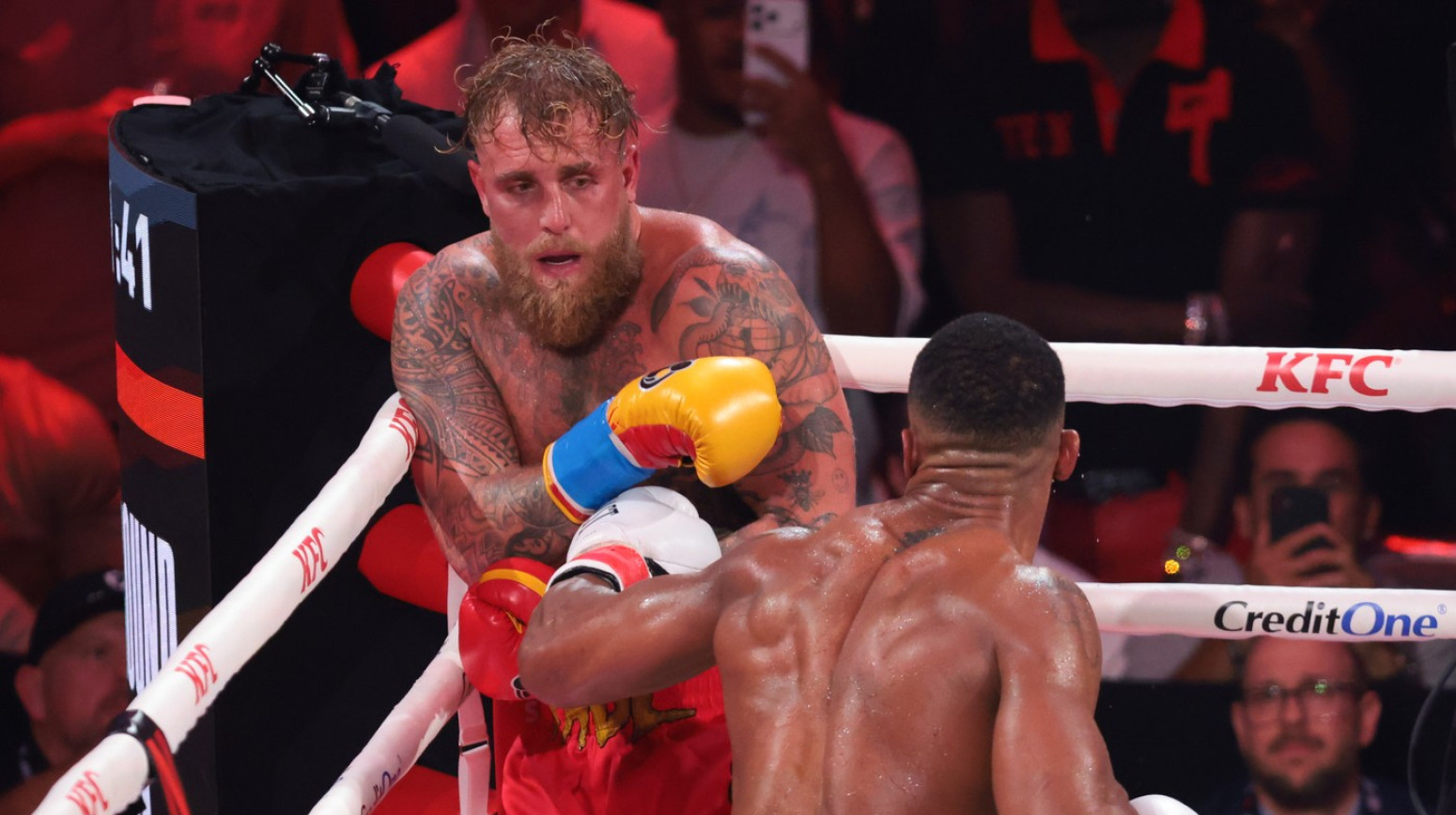 Da li biste dozvolili da vam polome vilicu za 92 miliona dolara? "Da" FOTO