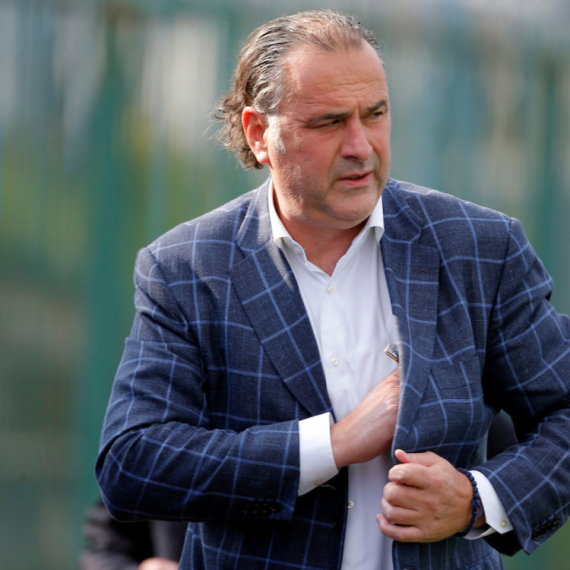 Grof Božović u komšiluku – seda na "vruću stolicu"