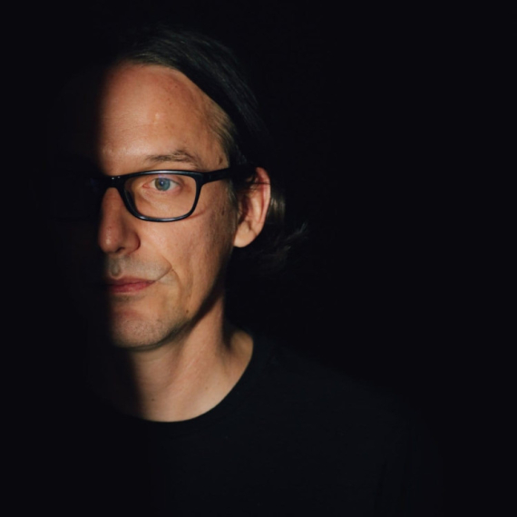 Poezija na Internetu ili ona oko vatre?