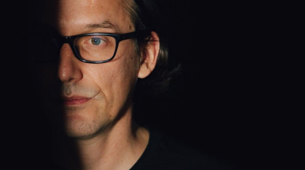 Poezija na Internetu ili ona oko vatre?