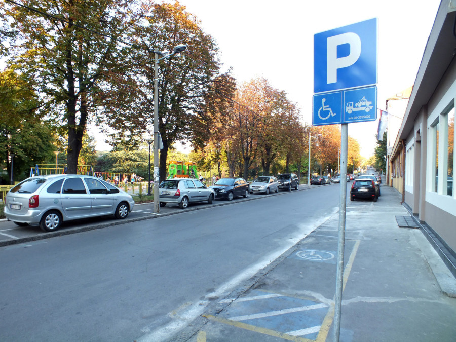 Ko ima pravo na parking ispred vaše kuće i kako rešiti problem sa rezervisanim mestima