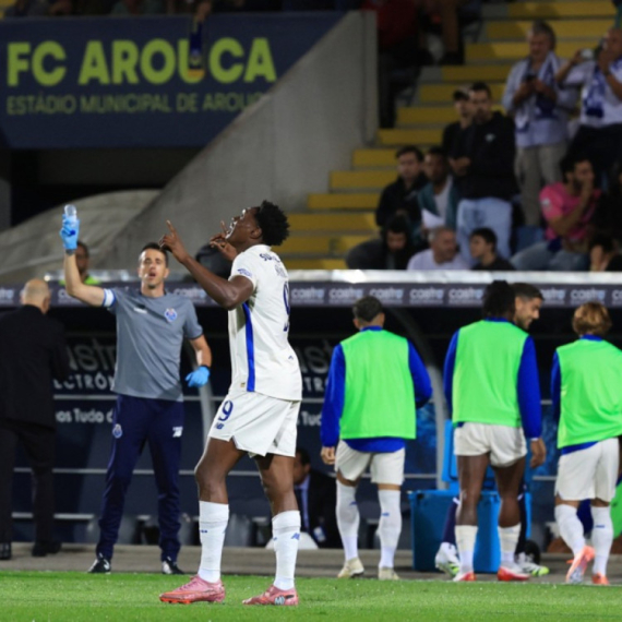 Jedini putovao 1.500 km zbog kluba – igrači  mu odali priznanje VIDEO