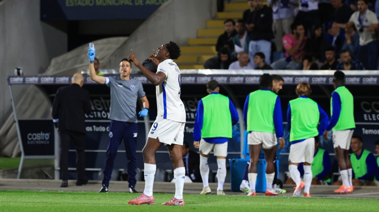 Jedini putovao 1.500 km zbog kluba – igrači  mu odali priznanje VIDEO