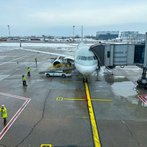 Sudar na aerodromu; Putnici hitno evakuisani FOTO