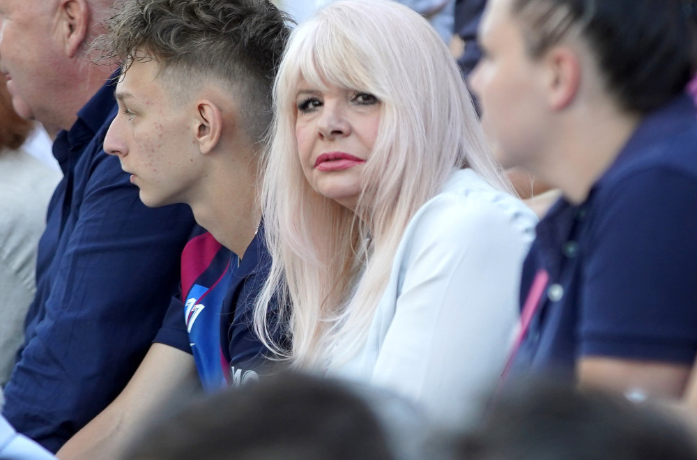 Hanka Paldum skrhana zbog smrti harmonikaša: "Mnogo se potresla"