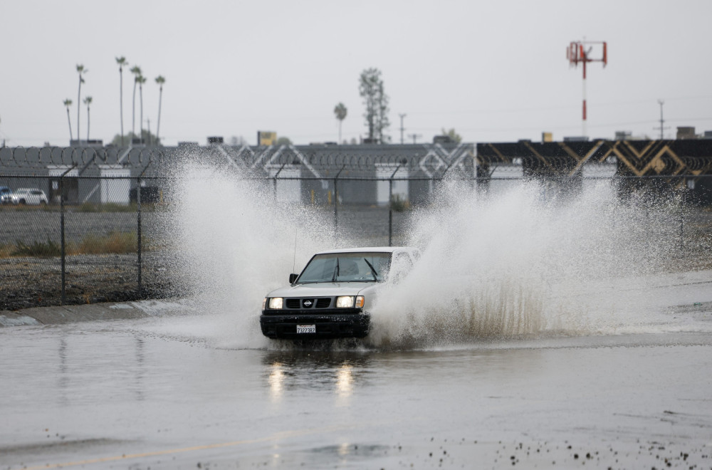 Neobičan fenomen pravi problem u Kaliforniji: Reke se izlile iz korita; Jedna osoba stradala FOTO/MAPA