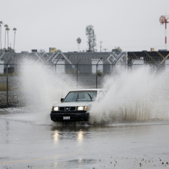 Neobičan fenomen pravi problem u Kaliforniji: Reke se izlile iz korita; Jedna osoba stradala FOTO/MAPA