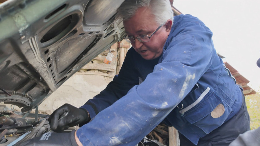 Proka Pronalazač iz Mrmoša: Njegov Passat radi na pregorelo ulje FOTO