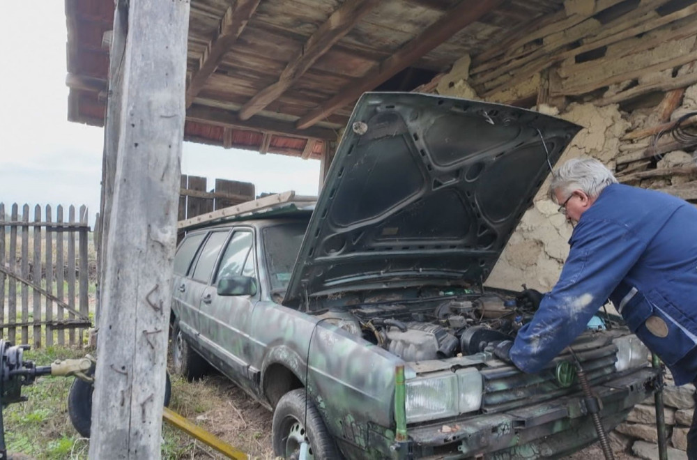 Proka Pronalazač iz Mrmoša: Njegov Passat radi na pregorelo ulje FOTO