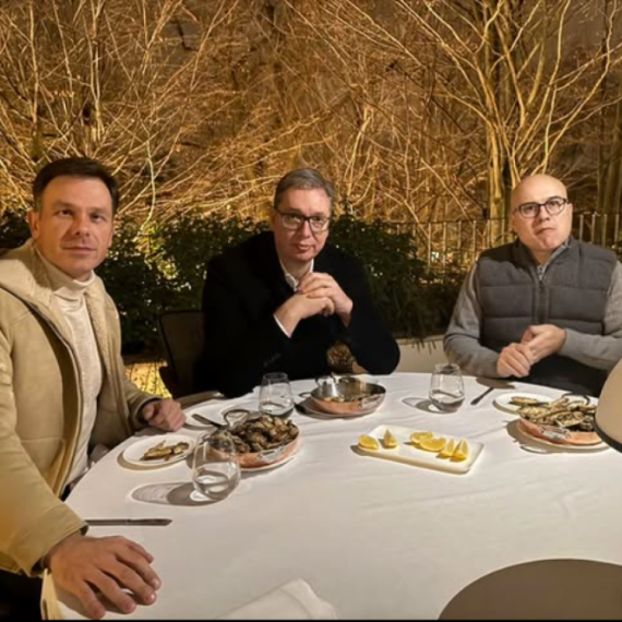 Vučić: Siniša rešio da nas obraduje giricama; Ja sam kriv što moraju na ovom minusu da sede FOTO