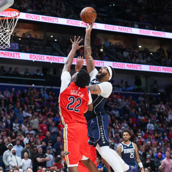 Šej flertovao sa tripl-dablom, Dejvis opet onaj stari