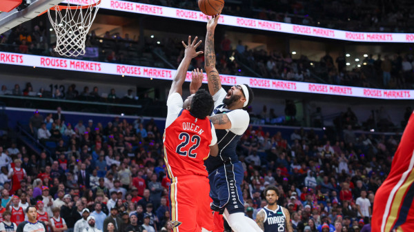 Šej flertovao sa tripl-dablom, Dejvis opet onaj stari