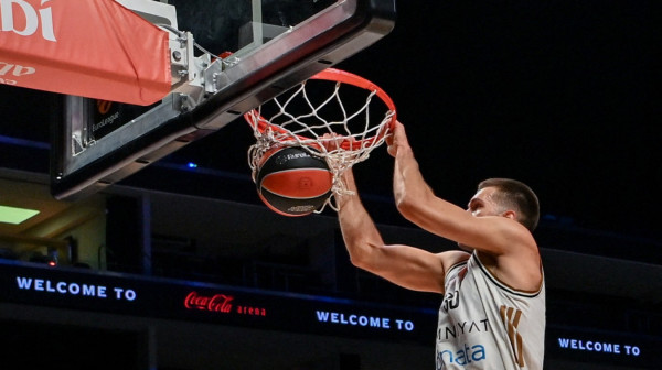 Petruševu pripao okršaj sa Gudurićem – Dubai srušio Armani VIDEO