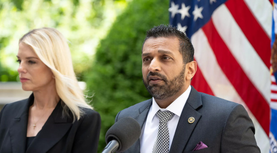 U čemu se vozi direktor FBI-ja: Umesto američkog, izabrao neupadljiviji strani SUV FOTO