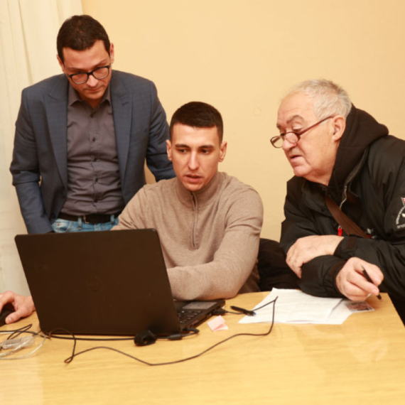 Sjajan odziv za Vučićevu meru! Pristiglo 750.000 prijava legalizaciju – još malo pa milion