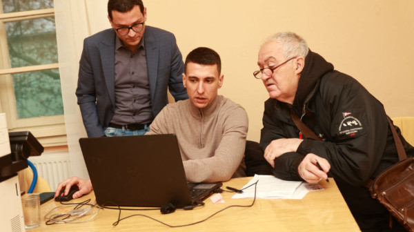 Sjajan odziv za Vučićevu meru! Pristiglo 750.000 prijava legalizaciju – još malo pa milion