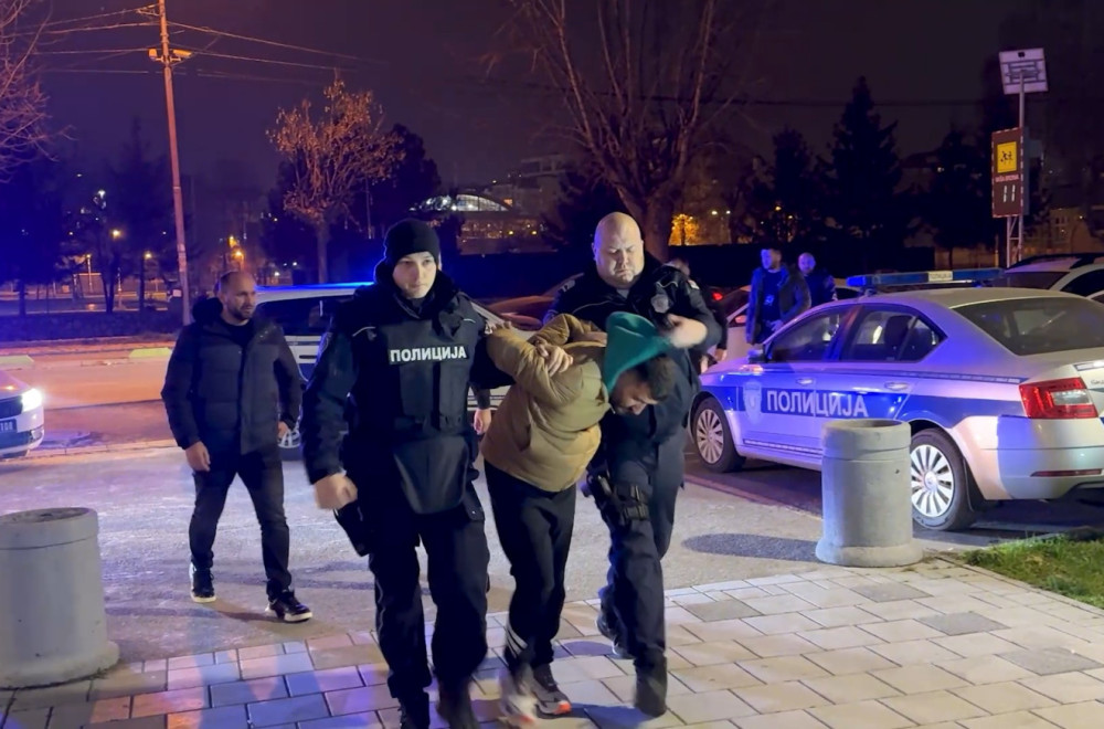 Policajac priveden, sumnjiči se da je pomagao blokaderu: Došao na proteste, ukrao tri kilograma zlata