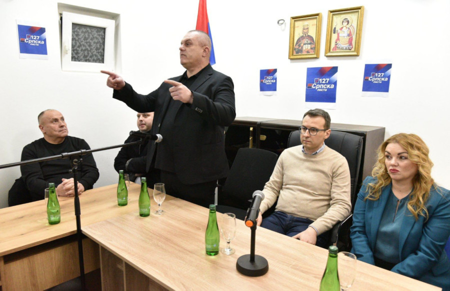 Petković sa raseljenima: Od presudnog značaja da Srpska lista osvoji 10 mandata garantovanih Srbima FOTO