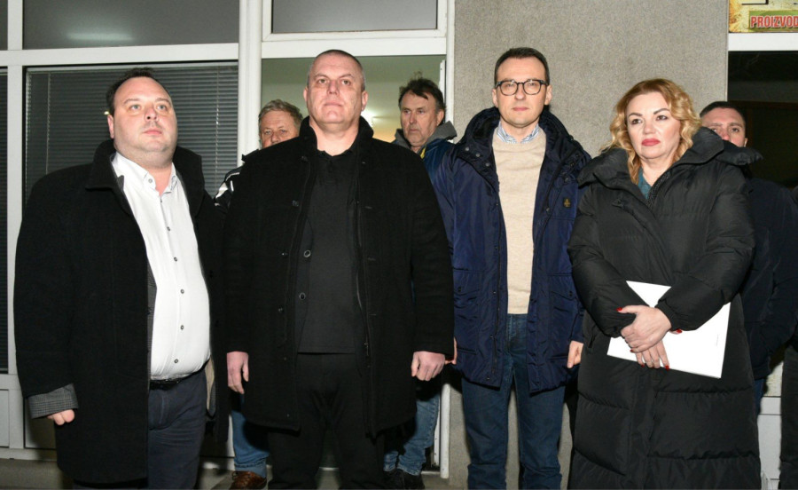 Petković sa raseljenima: Od presudnog značaja da Srpska lista osvoji 10 mandata garantovanih Srbima FOTO