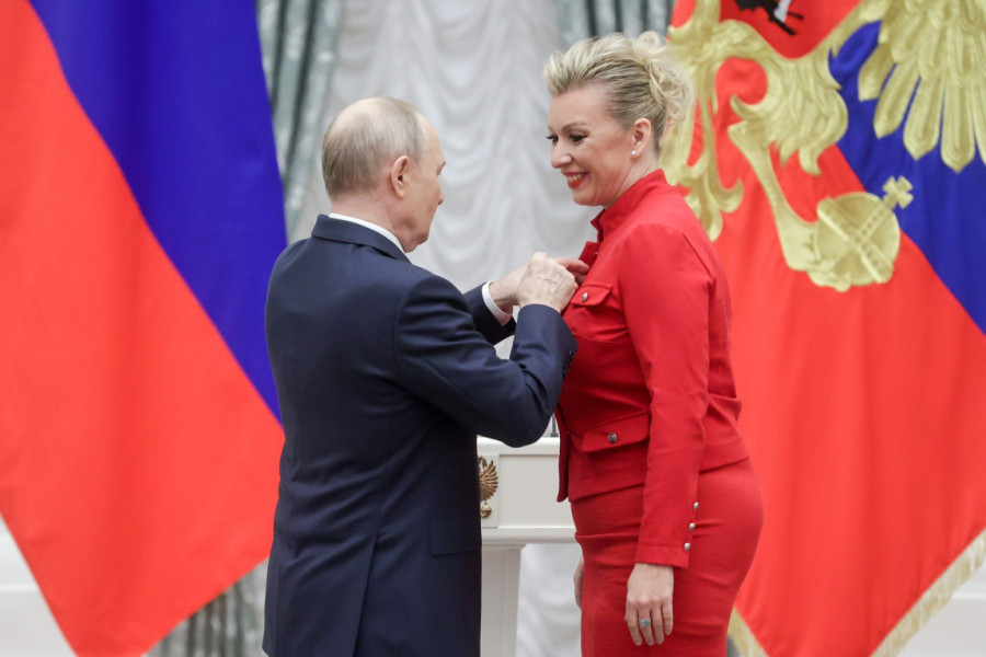 Putin odlikovao Zaharovu; Glas ruske diplomatije FOTO