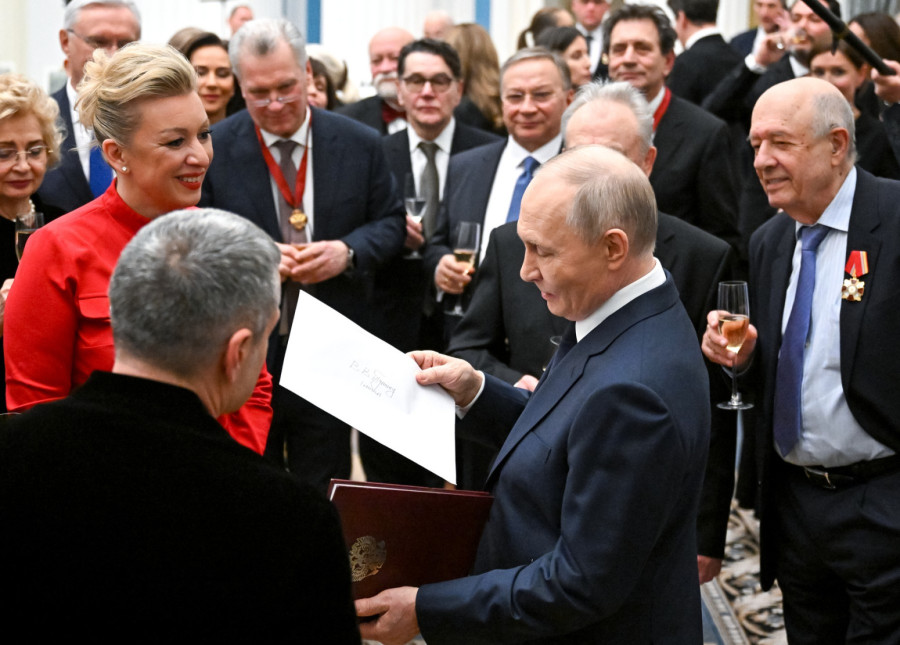 Putin odlikovao Zaharovu; Glas ruske diplomatije FOTO