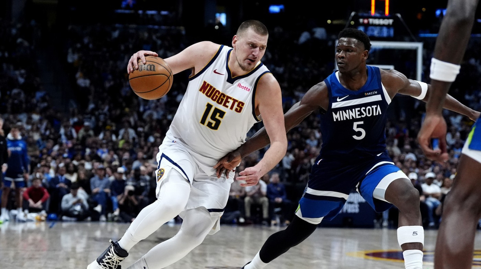 Božićni NBA spektakl – Jokić na Edvardsa, Vembi protiv OKC, Lebron vs Durent, Kari – Fleg