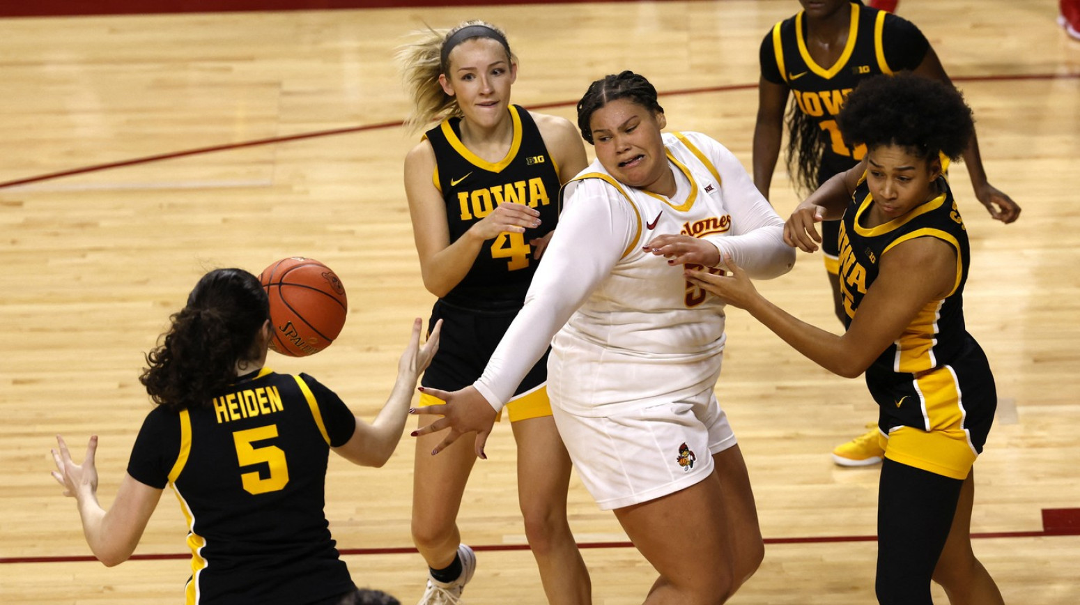 "Hejteri pričaju o mom telu, ja igram košarku" VIDEO