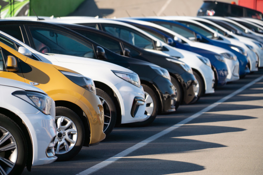 Ekstremi kod polovnjaka u Srbiji: Od 21 vlasnika do vraćanja kilometraže od 281.000 km